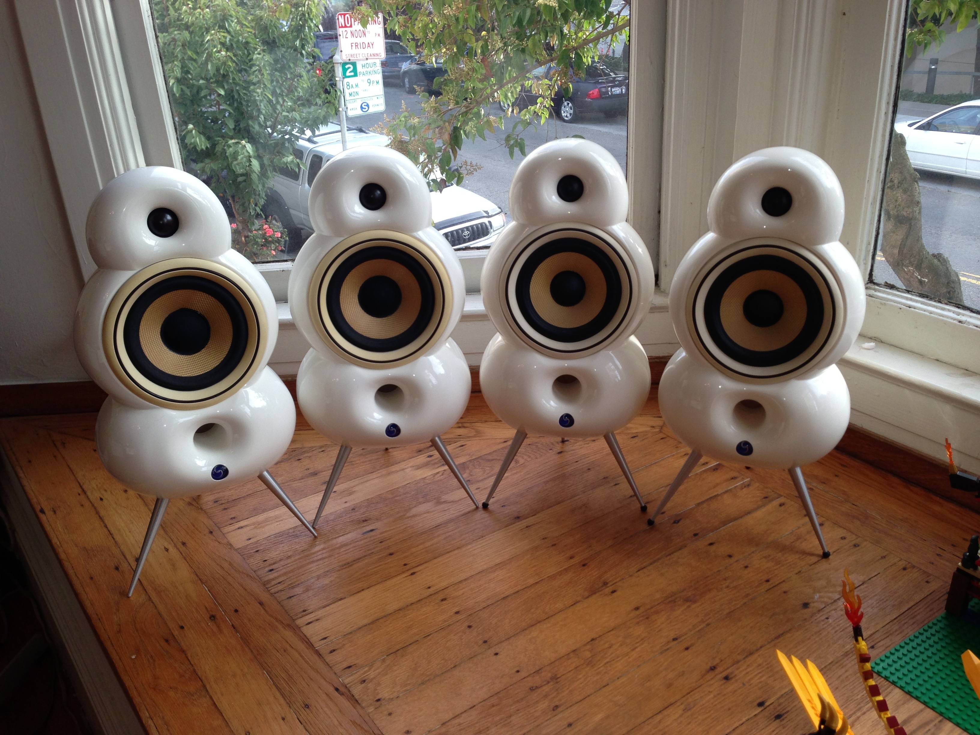 昔は2つだったのに、今は4つ！（初代Blueroom Minipodスピーカー）。単