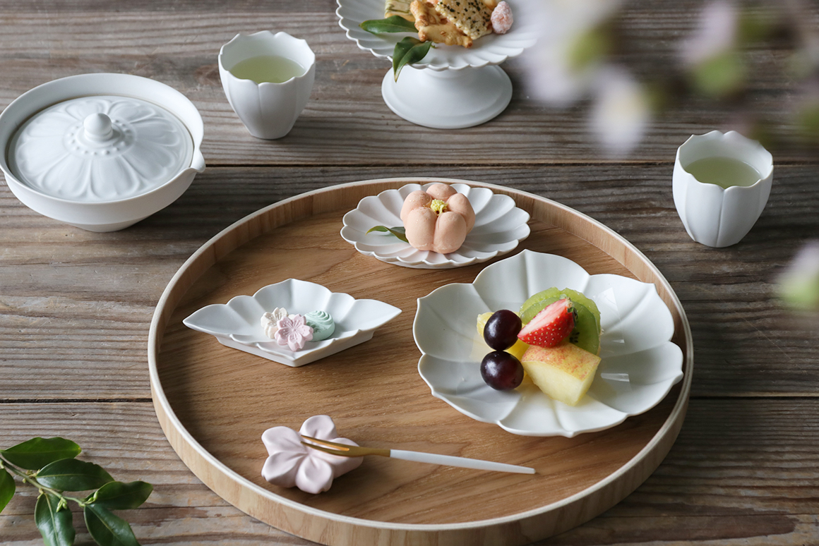 臼杵焼 菊花オーバル豆皿ホワイト