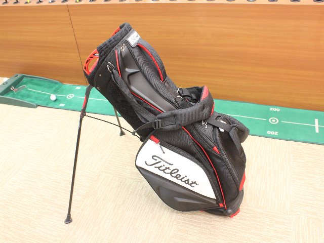 中古美品 タイトリストスタンド式キャディーバック タイトリスト