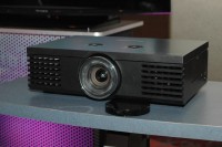 パナソニック、コントラスト60,000対1のフルHD液晶プロジェクター「TH