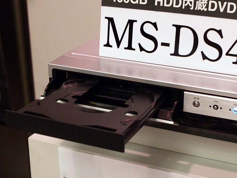 日立、400GB HDD搭載ハイブリッドレコーダ「WOOO」