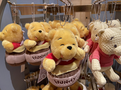 2026】プーさんグッズ全種まとめ！ディズニーで買えるお菓子や