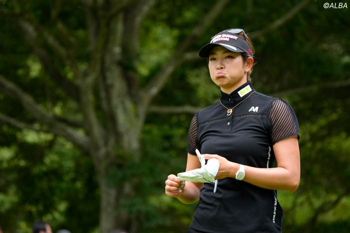 かっこいい！原英莉花 ジャケット＆パンツ姿の写真が閲覧1位 住友生命