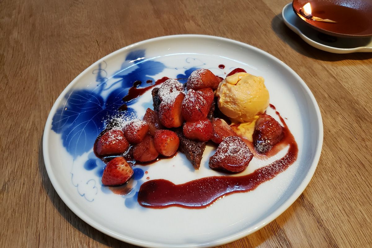 ブルーワイナリー 楕円プレート | 有田焼 深川製磁｜公式オンラインストア