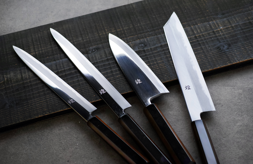 煌 青一鋼 黒呂柄 和式三徳包丁 180mm – 堺一文字光秀