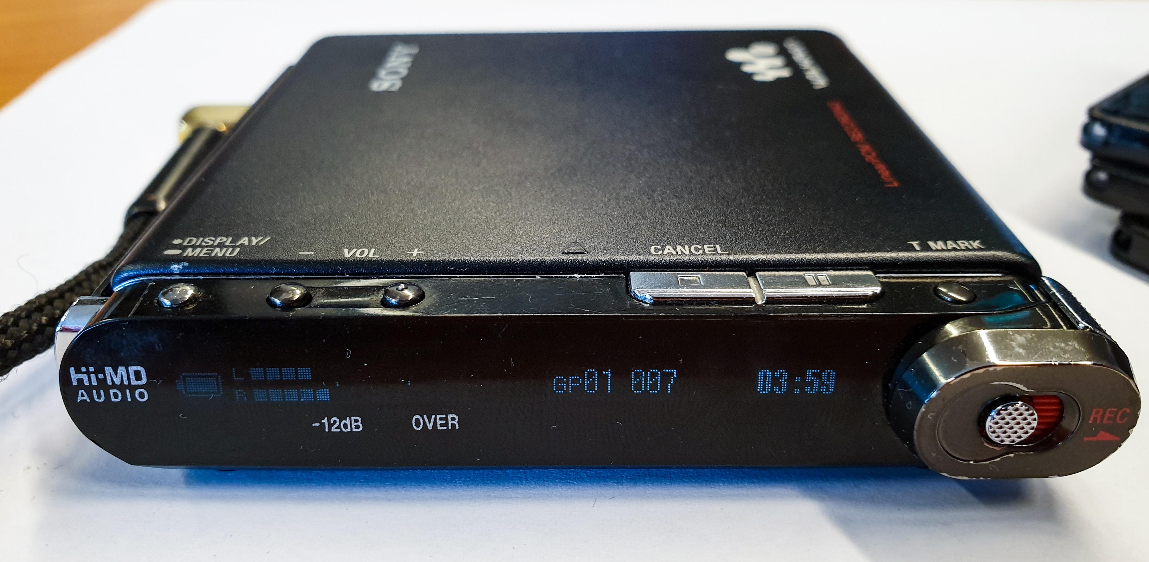 もっと安いMZ-RH1。前のオーナーにほぼ破壊されたけど、復活させたんだ