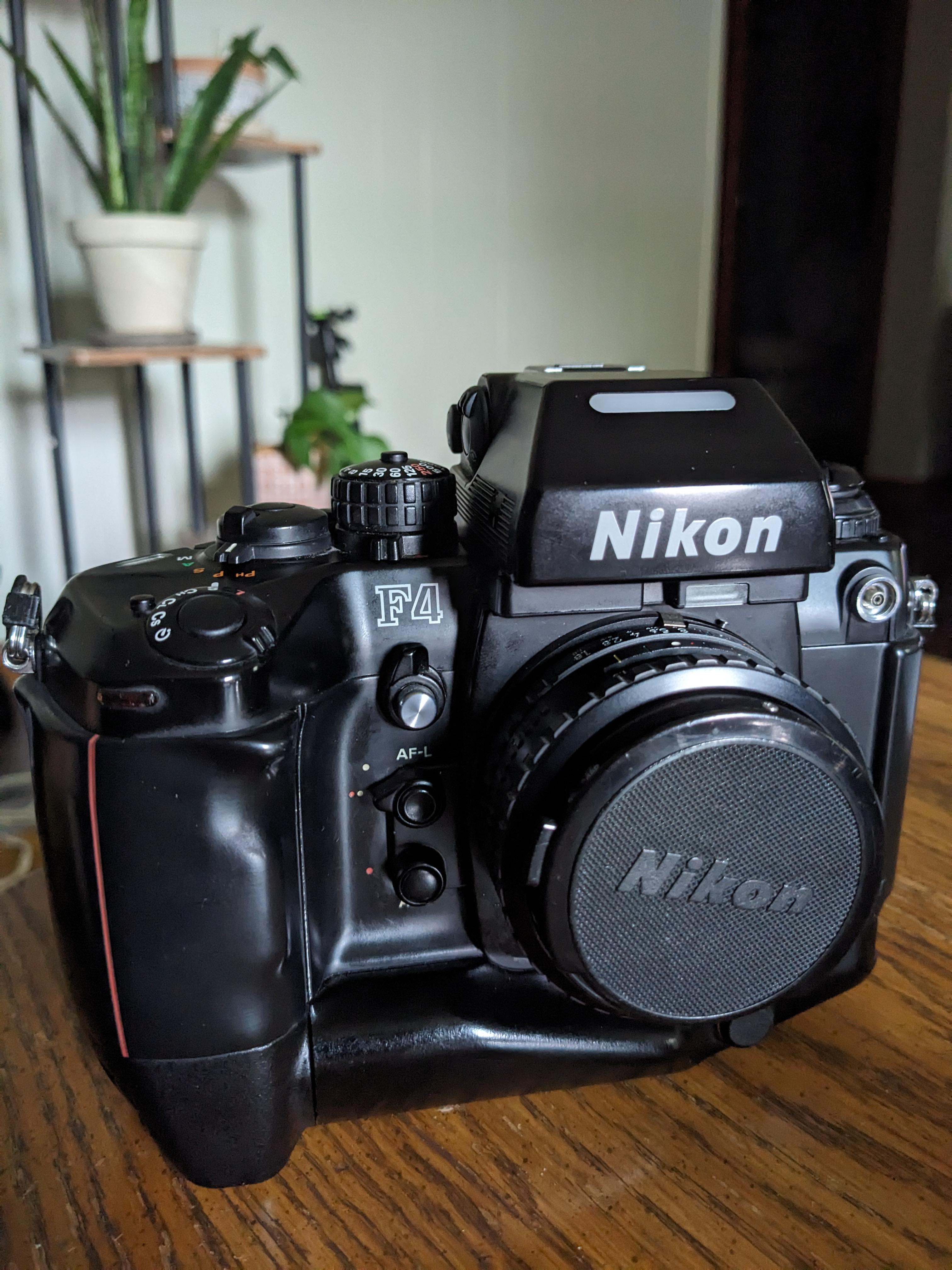 Nikon F4S (MB-21) 買ったんだけど。このデカい戦車みたいなカメラを