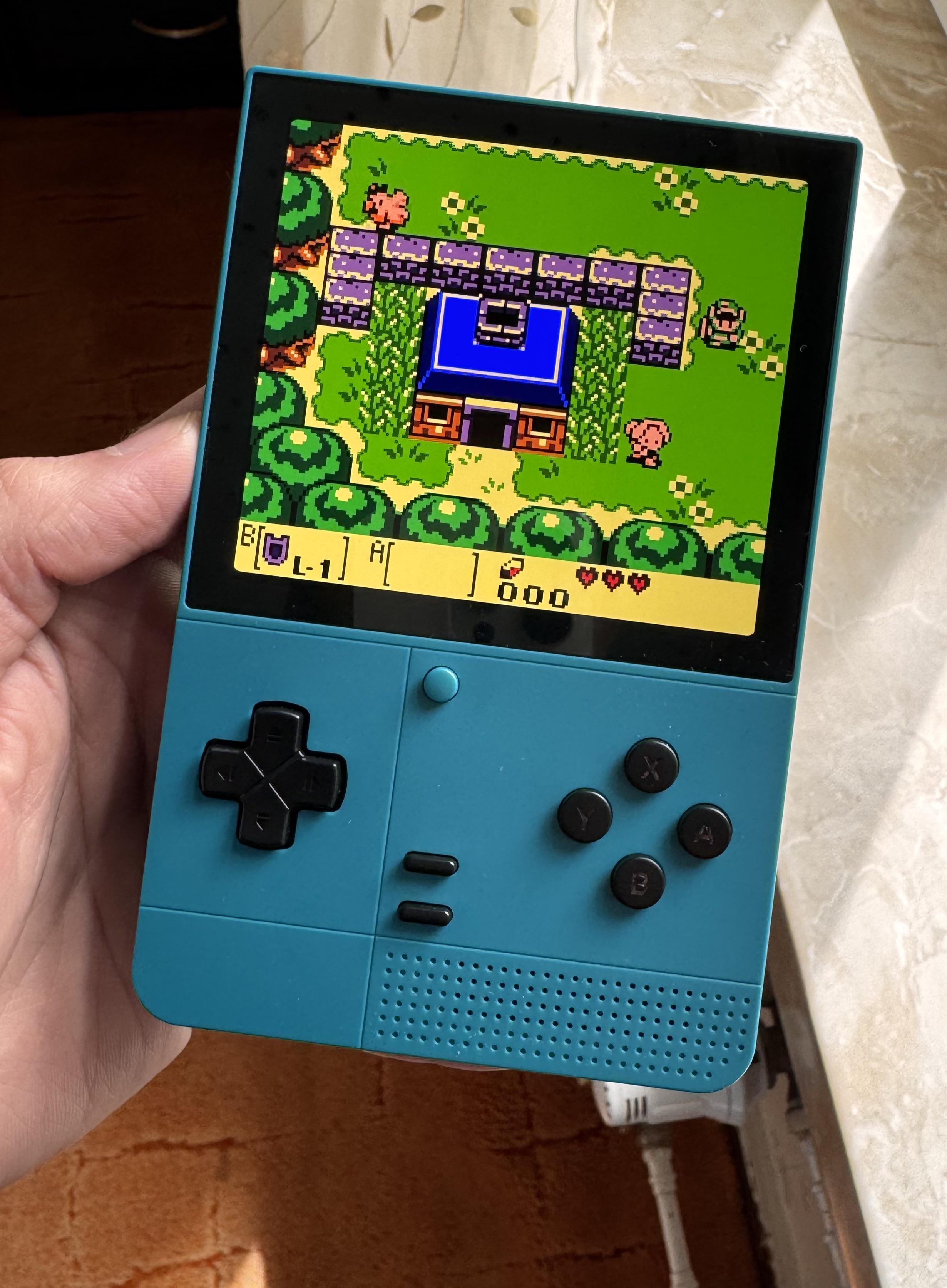 It's finally here, and the OLED display looks so beautiful : r/retroid