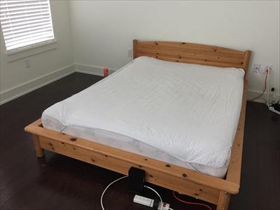 この廃盤のベッドフレーム、誰か特定できますか？あと、良いものか