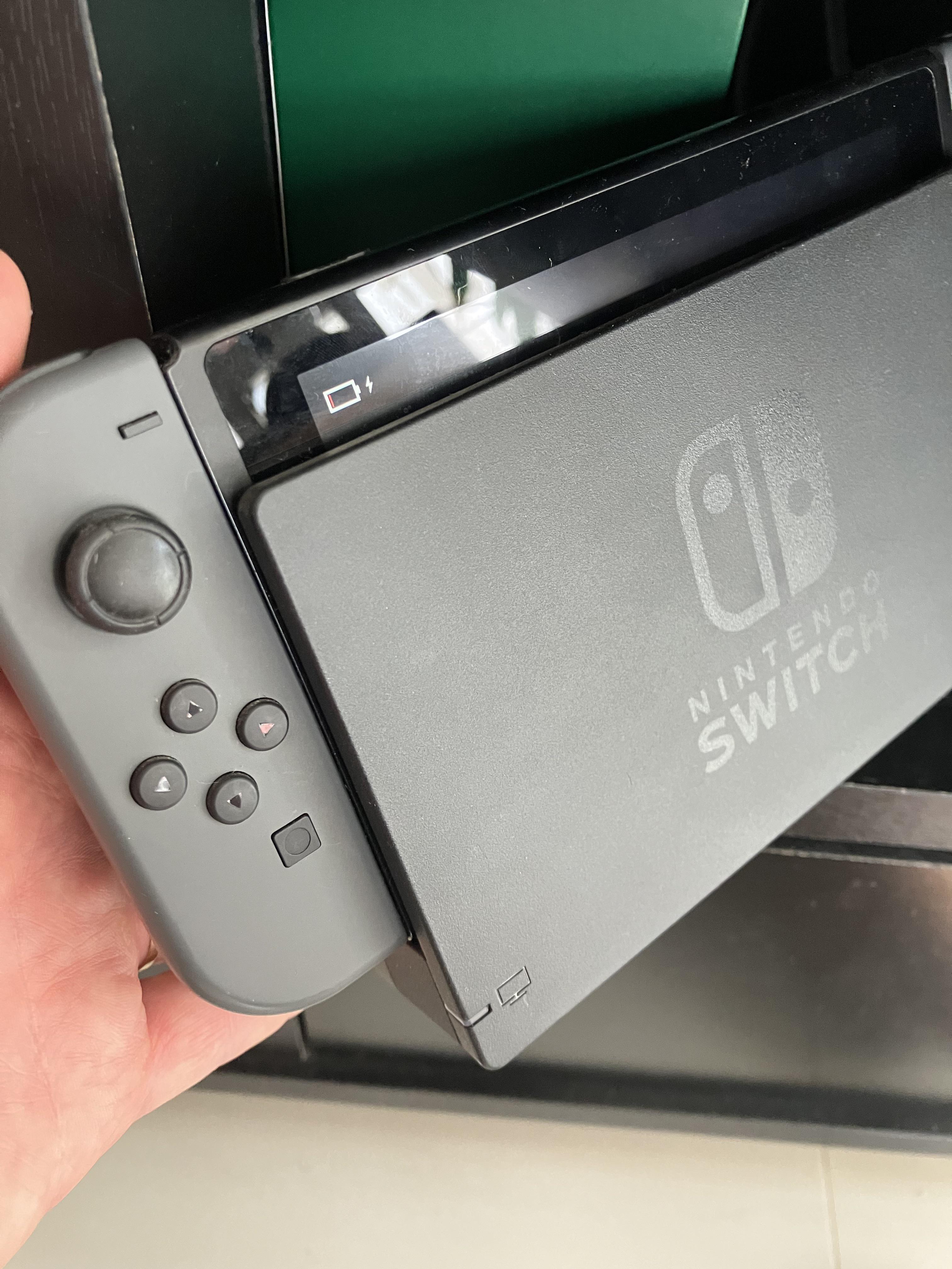 1年間使ってなかったSwitchがつかない : r/Switch