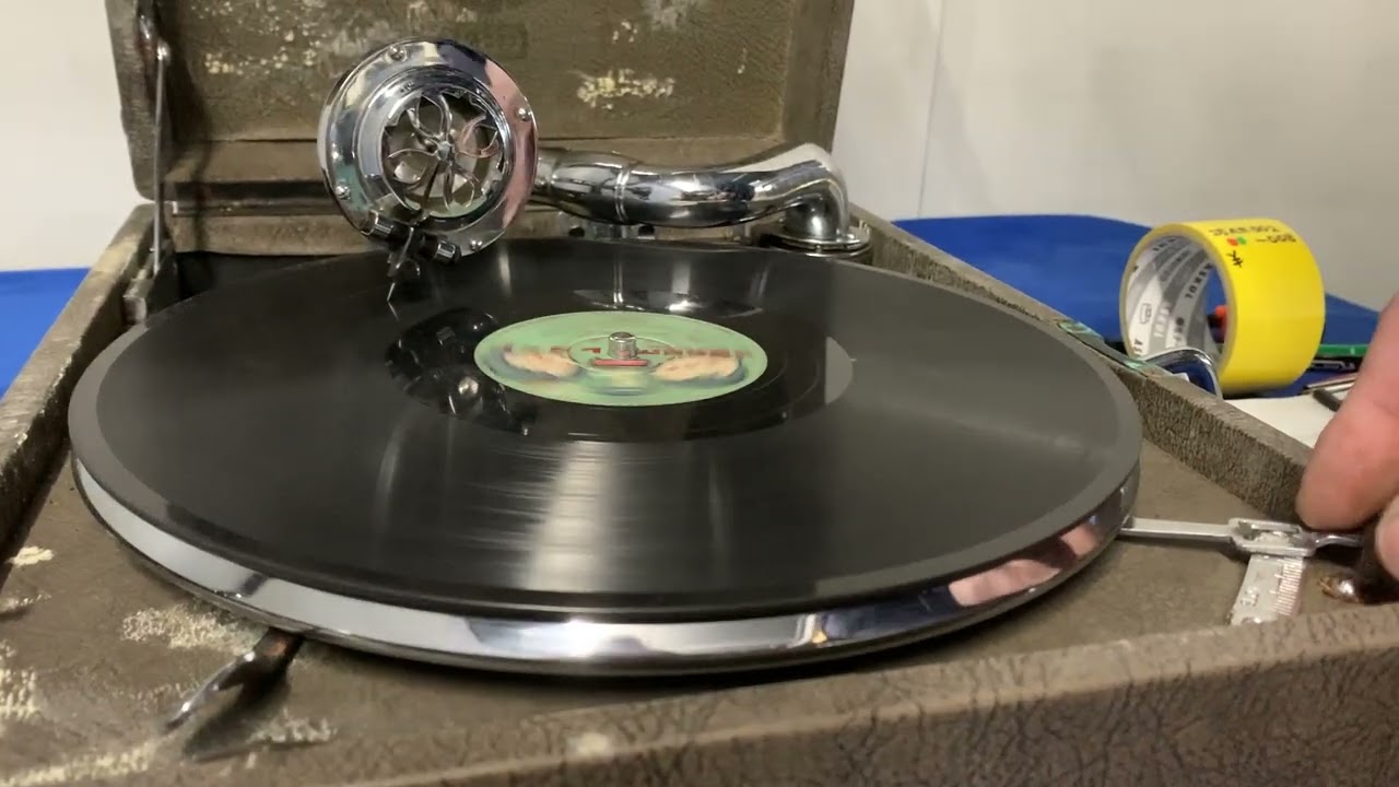 コロムビア ポータブル蓄音機 Viva-tonal Grafonola No.204 - YouTube