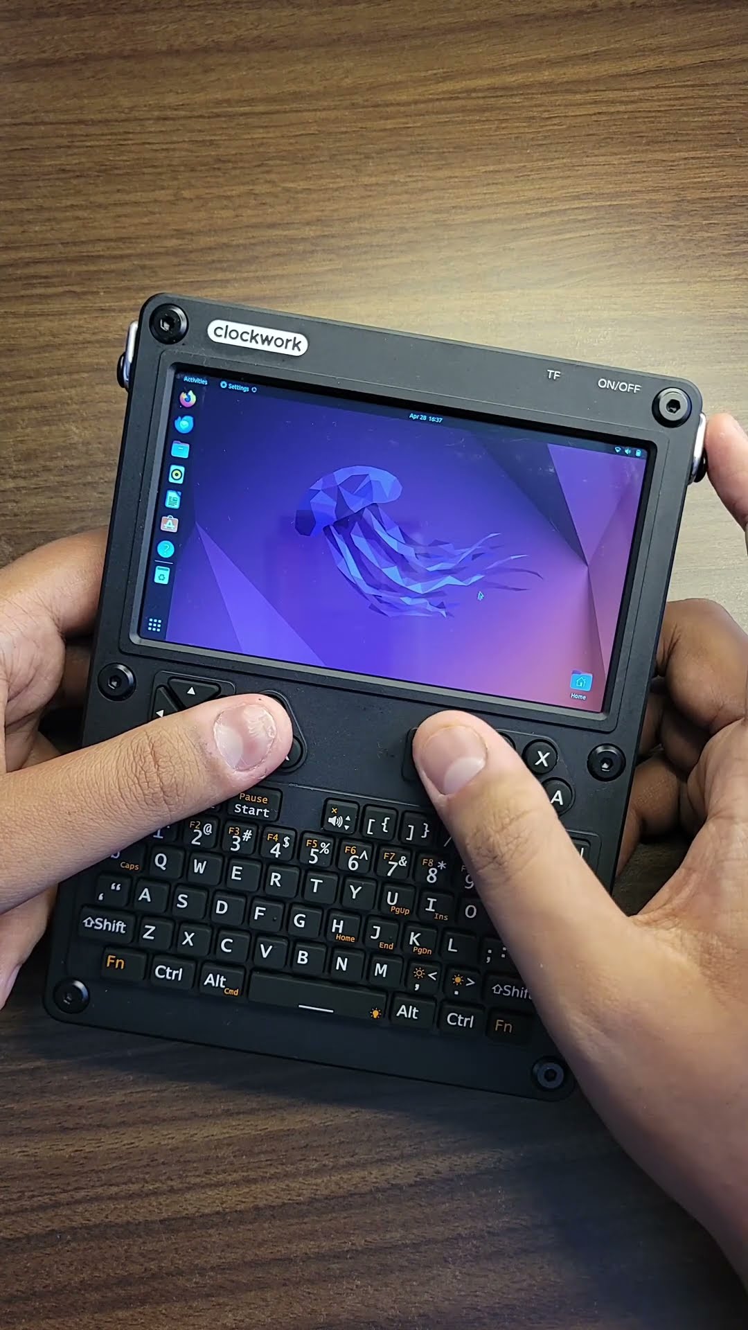 Handheld Portable Linux PC Powered by Ubuntu and Raspberry Pi CM4