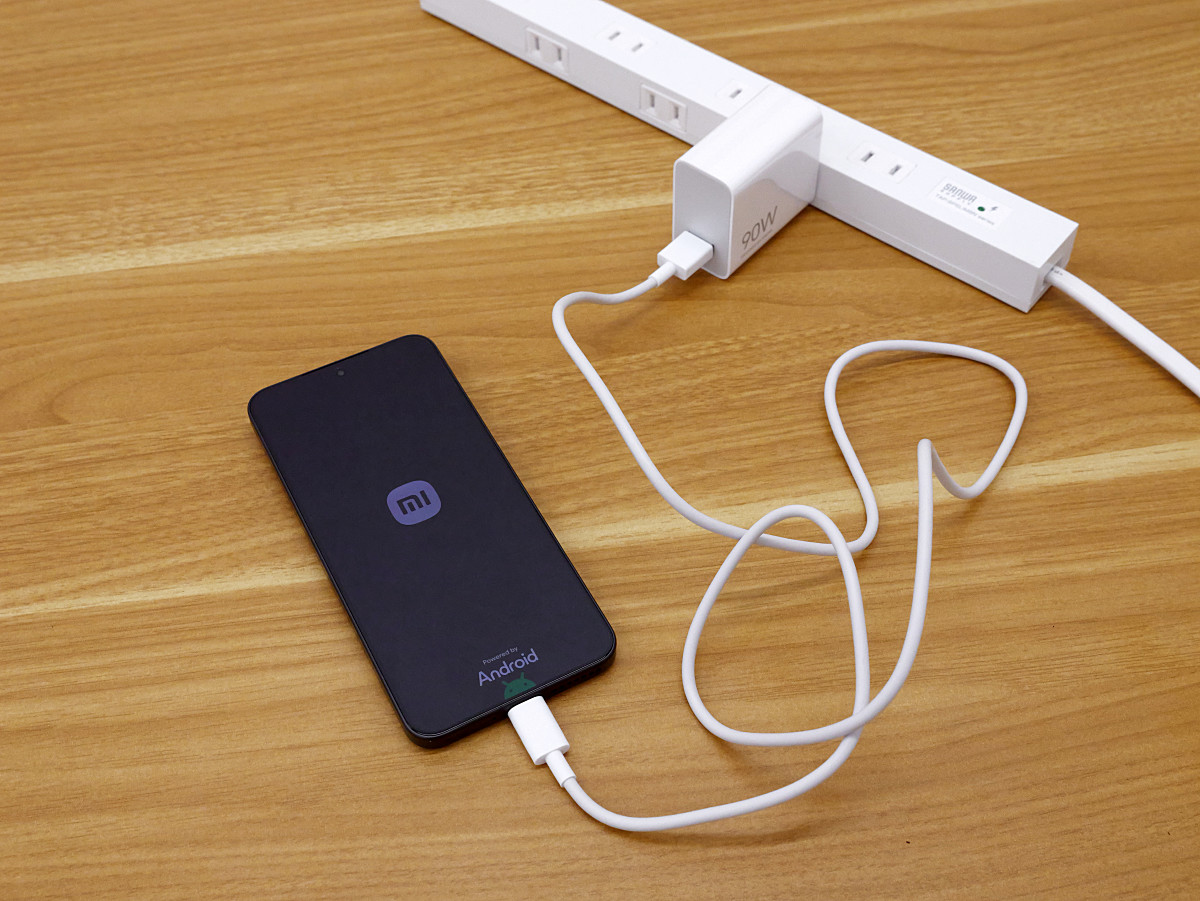 Xiaomi 15 White 512GB 純正無接点充電器付 Xiaomi 15 White 512GB