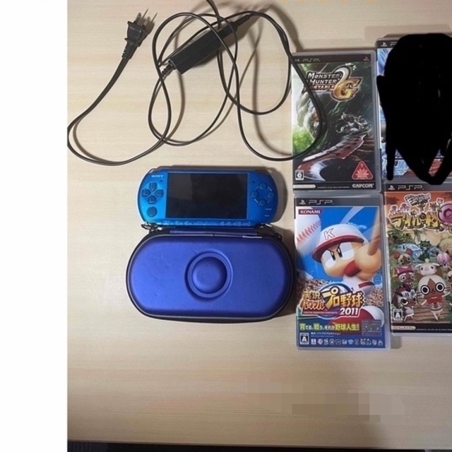 PSP、カセット4つ、充電器付き PSP、カセット4つ、充電器付き psp