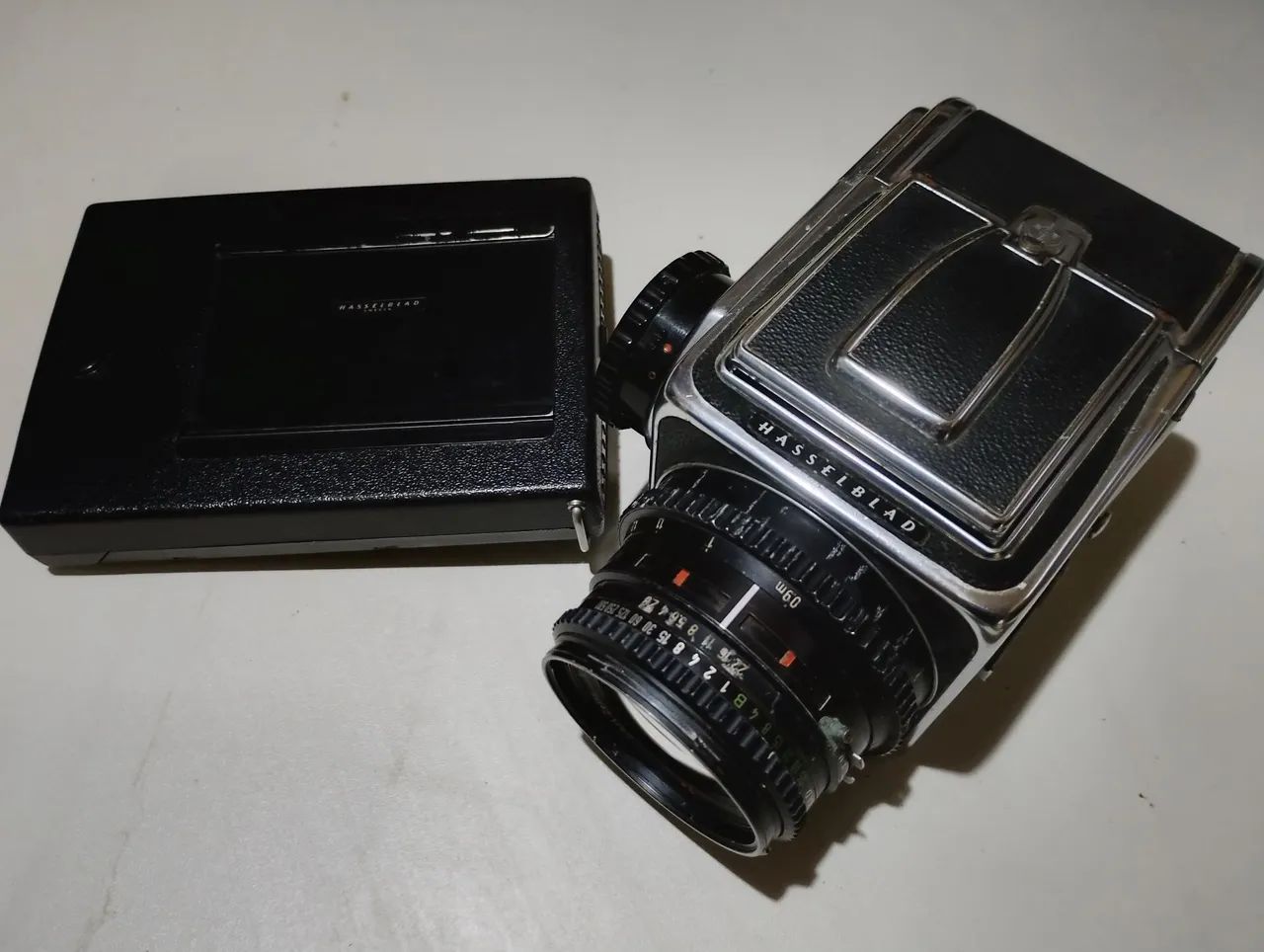 Camera Hasselblad 500c/m com Carl Zeiss Planar 1:2,8 F=80mm