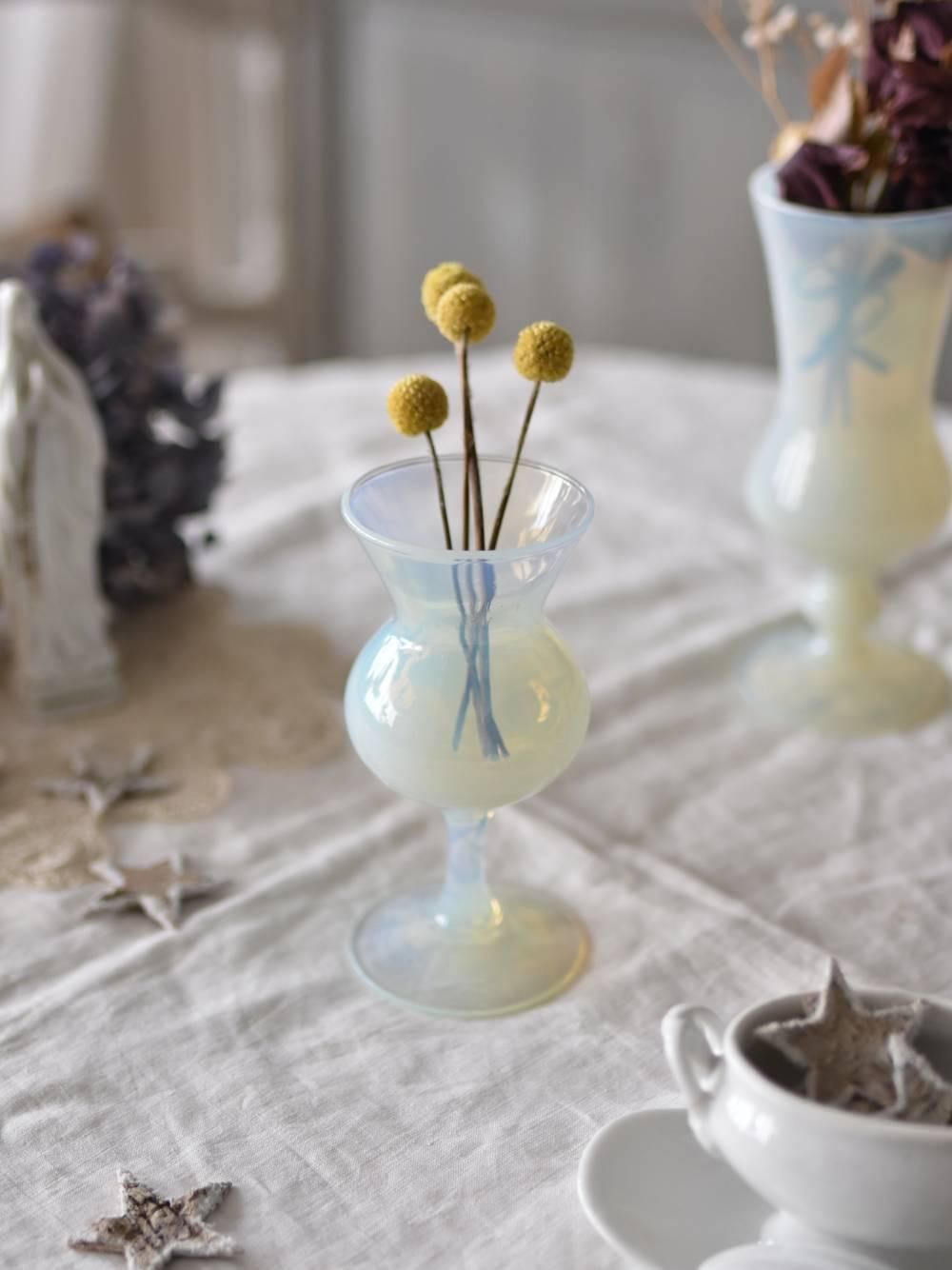 フランスヴィンテージ雑貨 フラワーベース3.オパールセント オパリンガラス