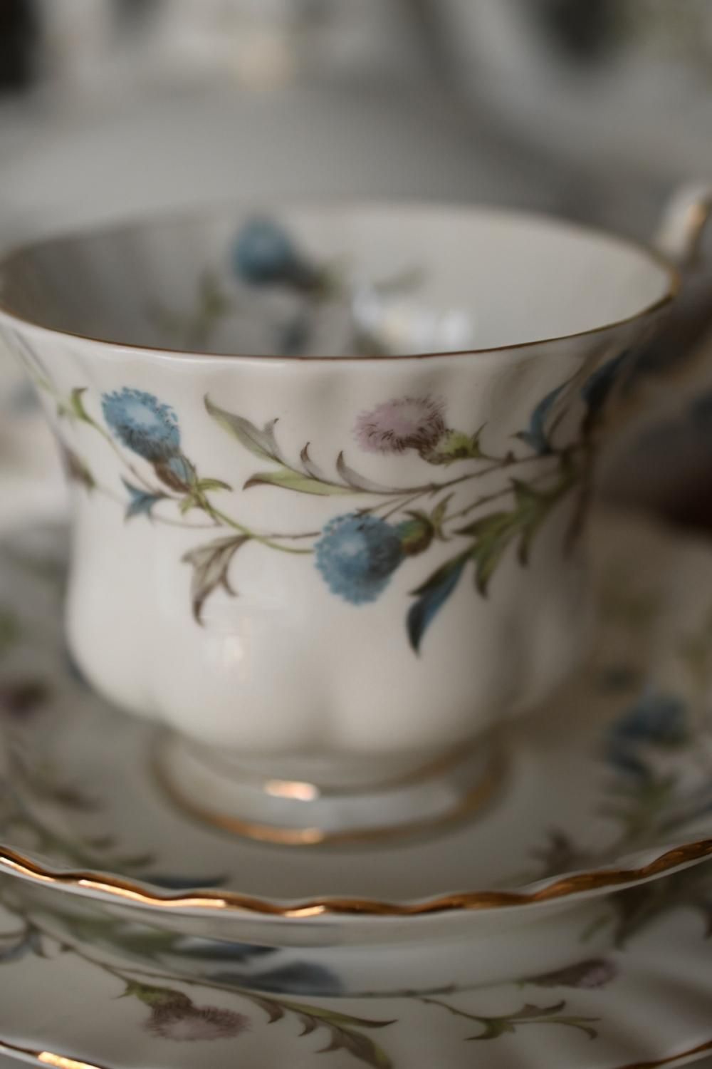 ロイヤルアルバート1963年の廃盤品”ブリガドーン”のアザミ柄の