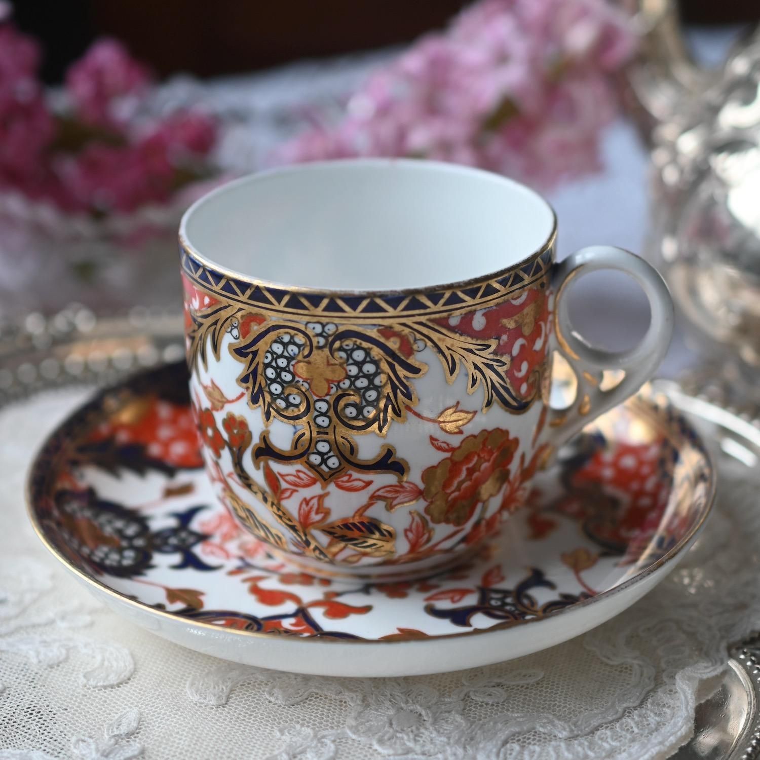 ロイヤルクラウンダービー・伊万里風デザインのコーヒーカップ