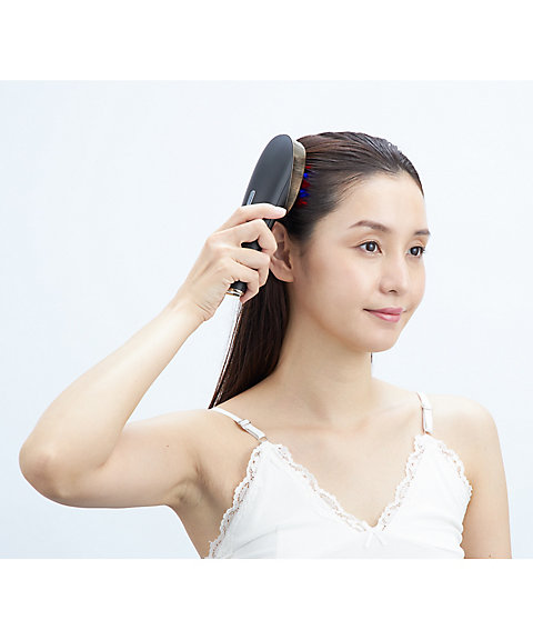 YA-MAN（YA-MAN） ヴェーダスカルプブラシ 通販 | 【ISETAN BEAUTY