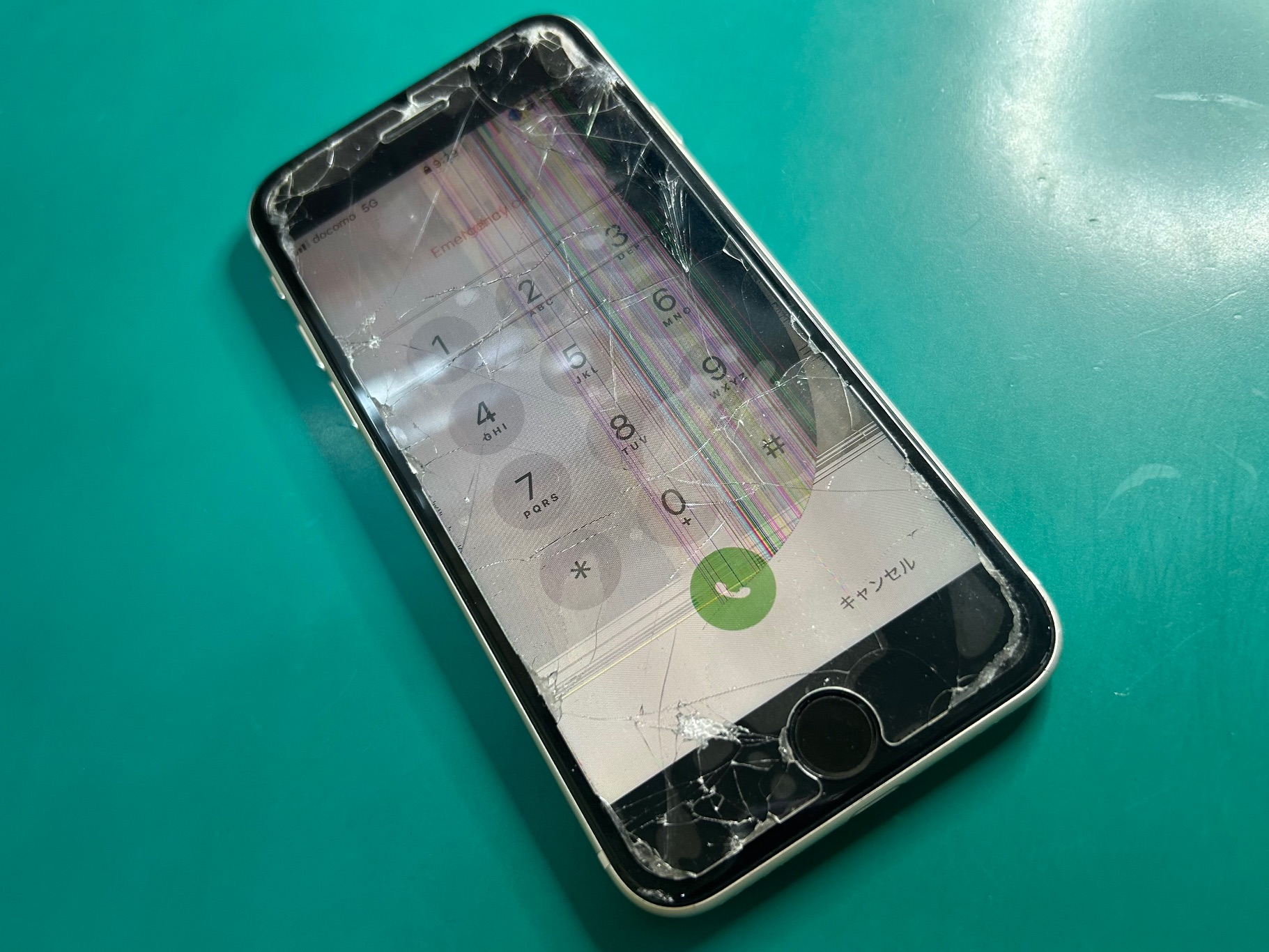 画面破損・ゴーストタッチ発生のiPhone SE3、フロントパネル交換で綺麗