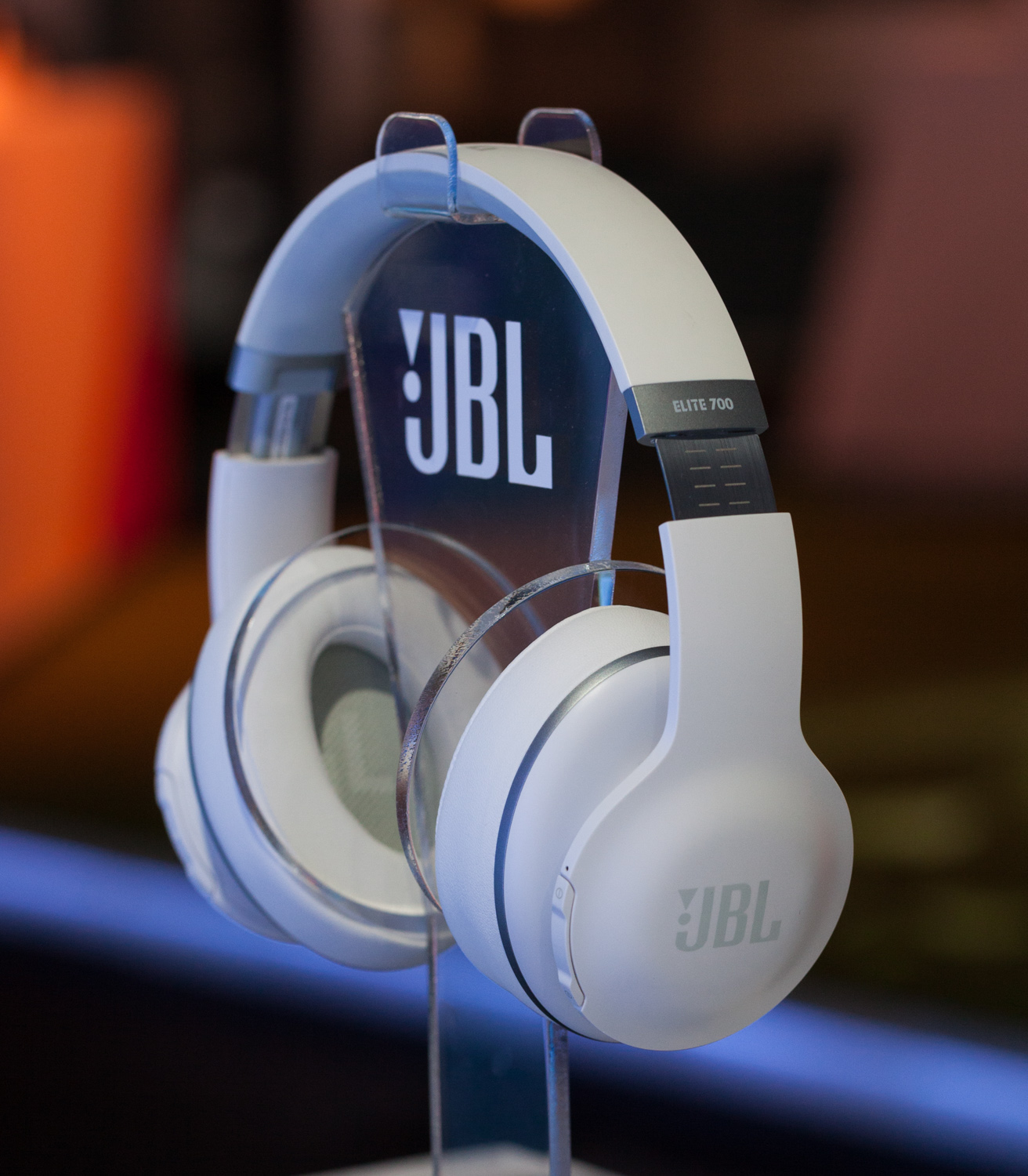 JBL Everest™ ELITE 700 OTA & Award-Winning SDK Features Deliver
