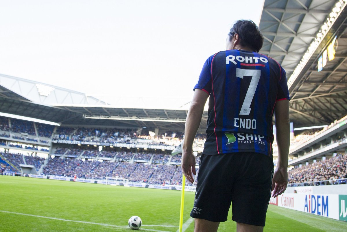 そして、遠藤選手とすぐにわかる後ろ姿の写真がお気に入りの一枚です