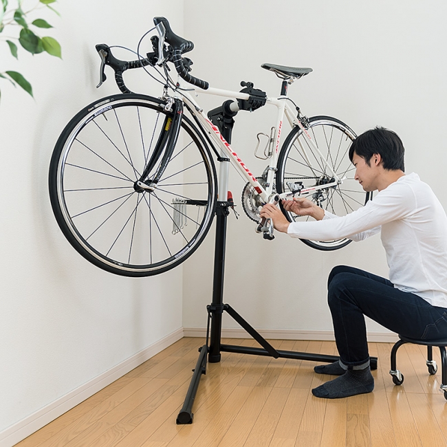 立っても座っても作業しやすいL字型の自転車メンテナンススタンドを6月