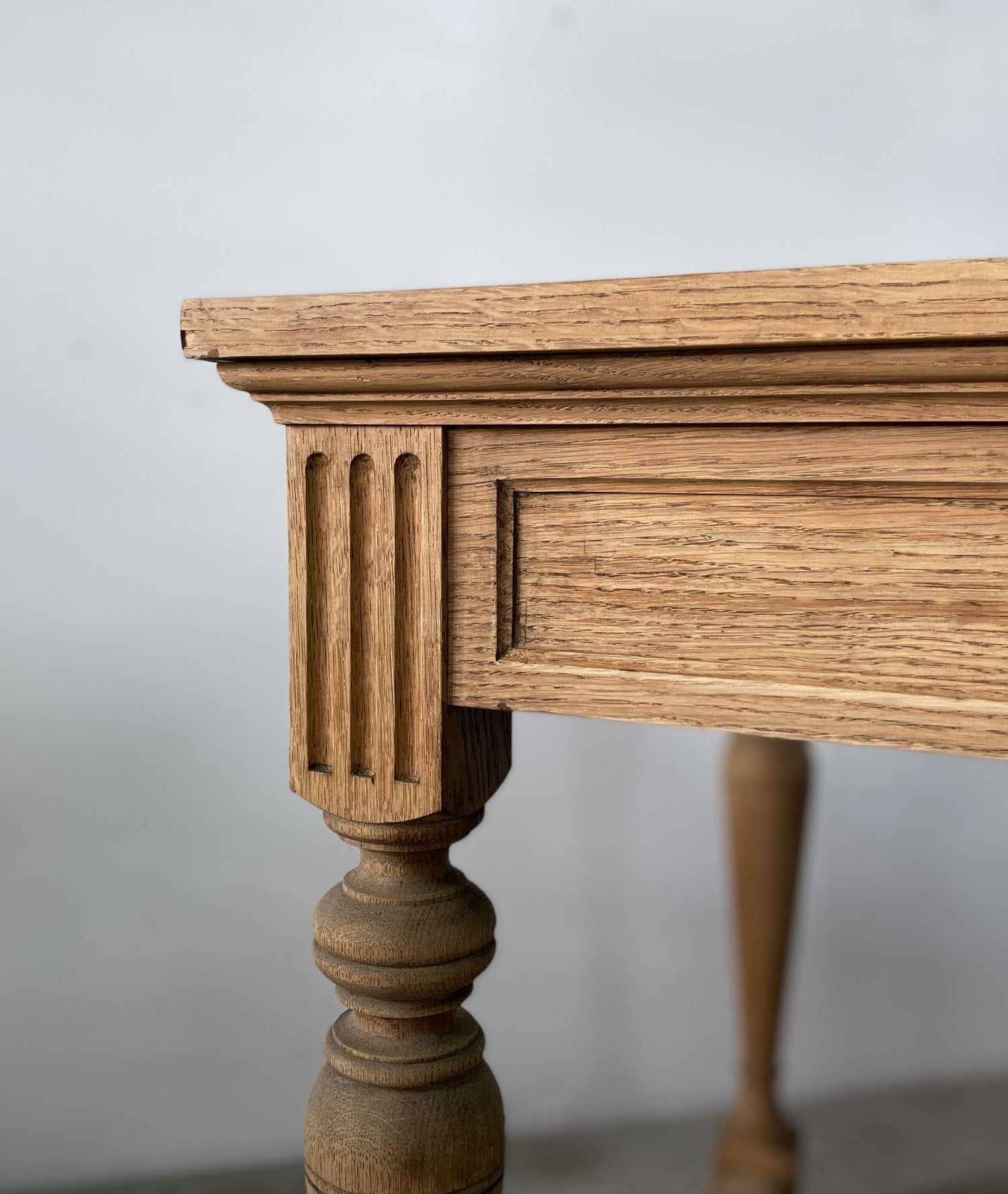 French oak Table – Round trip Antiques