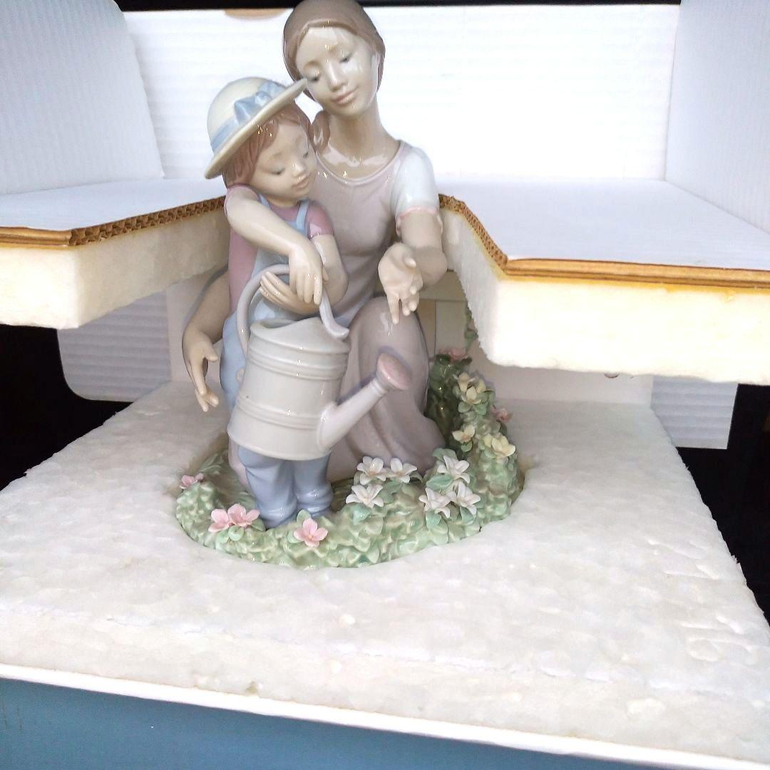 レア 美品 リヤドロ LLADRO ママのお手伝い フィギュリン 箱あり8028