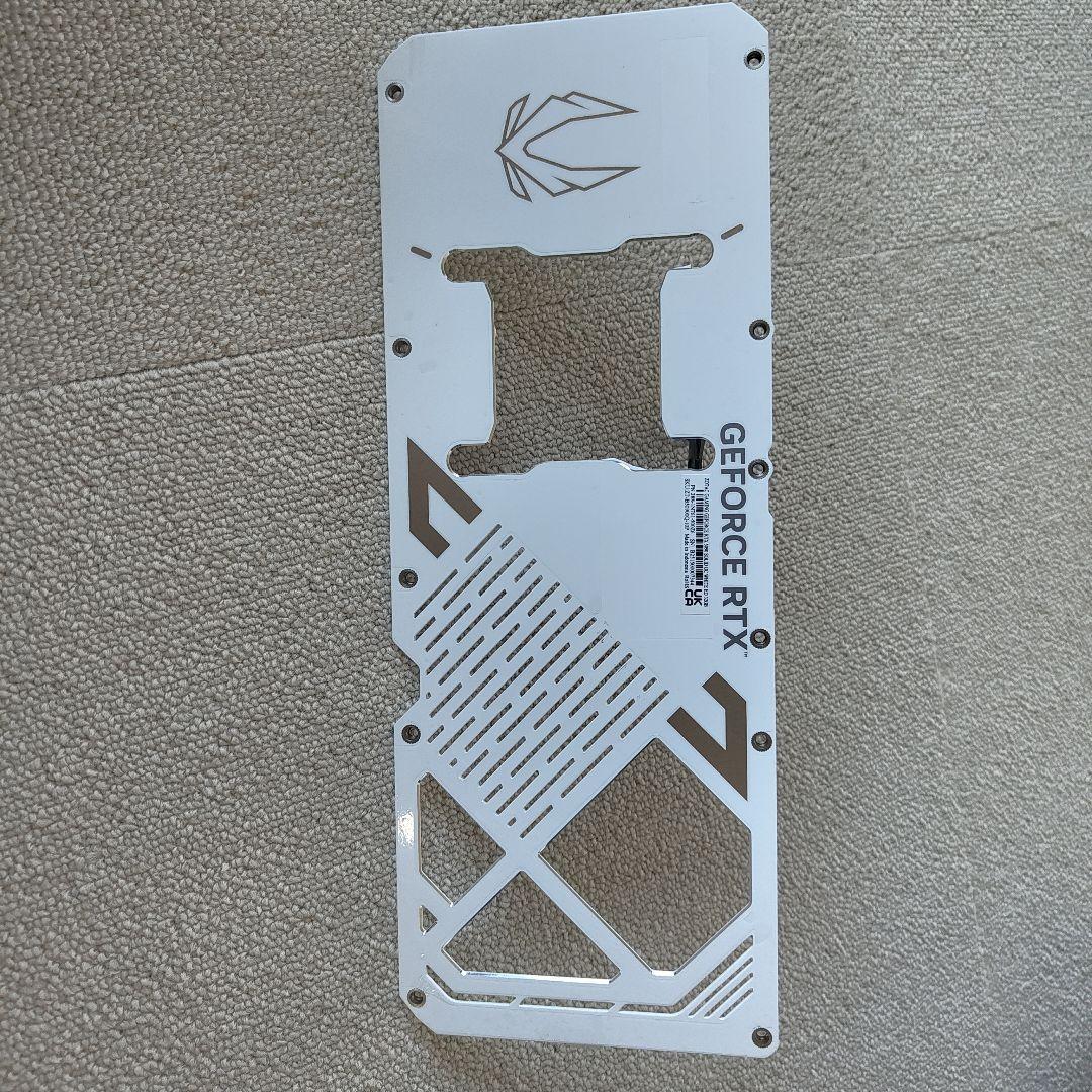 RTX 5090 ジャンク ZOTAC 白色 基盤付き!GPUコア/VRAM無し - メルカリ