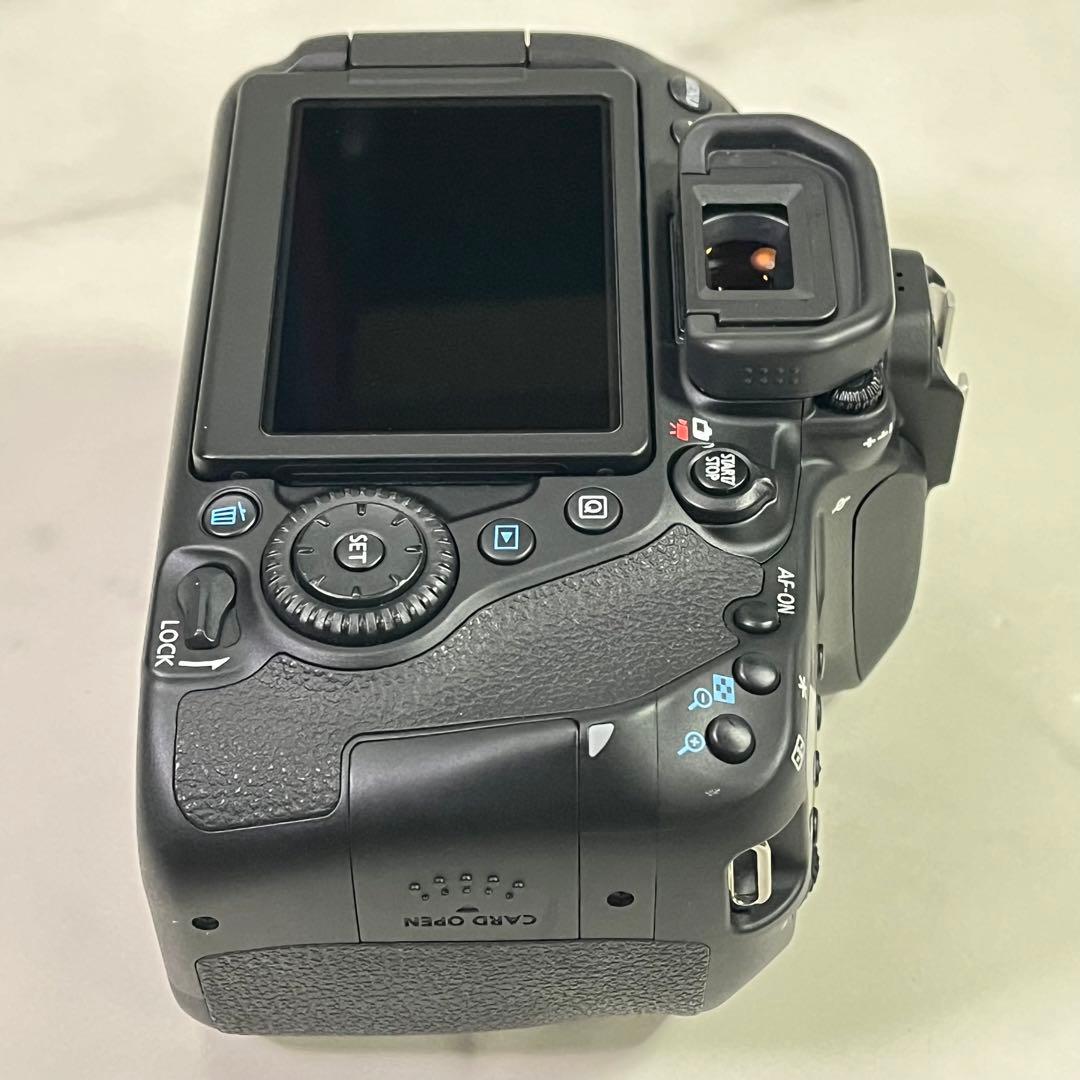 デジタルカメラ Canon EOS 80D EF-S 18-135mm f/3.5-5.6 IS